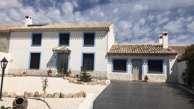Creación del alojamiento rural Casa Chirreas