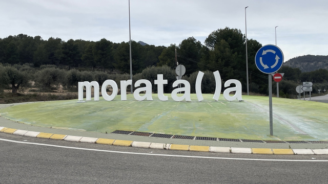 Decoración urbana en rotonda de acceso al municipio de Moratalla