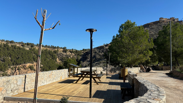 Mirador turístico y mejora de infraestructuras recreativo-turísticas en el entorno de 
