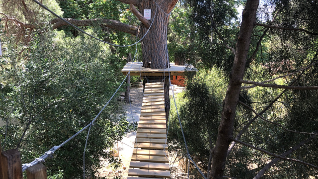 Instalación de tirolina en el Aula de Naturaleza Las Alquerías